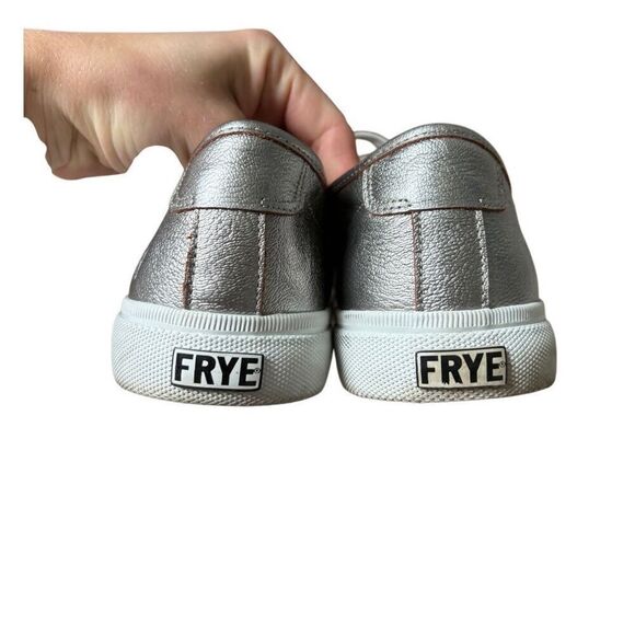 FRYE GIA LOW LACE PLATFORM SNEAKERS METALLIC SILVER SIZE 10 - Picture 4 of 7